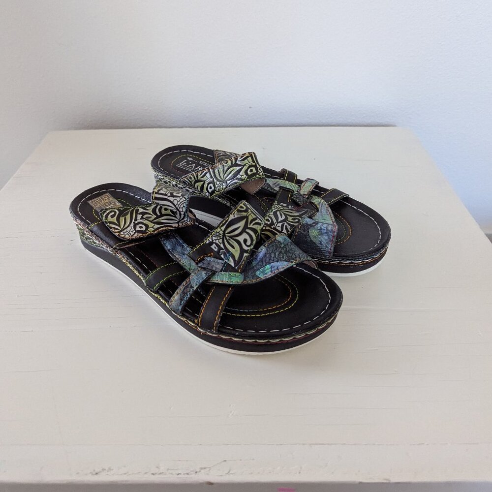 NWOT L'Artiste Caiman Leather Slide Sandals, 5.5